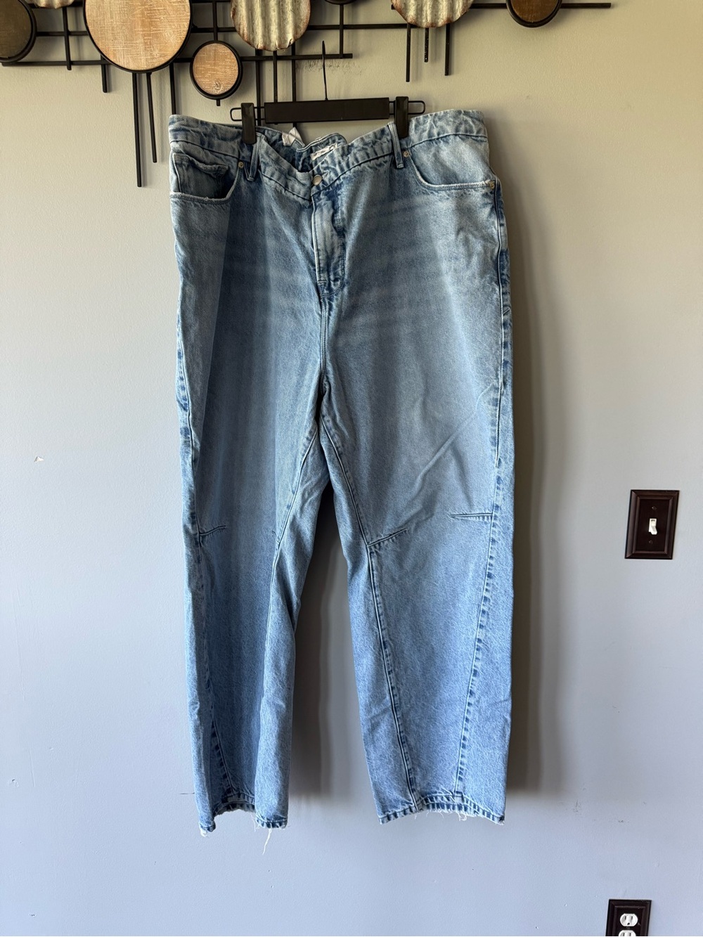 Good American Light Blue Straight-Leg Women’s Jeans